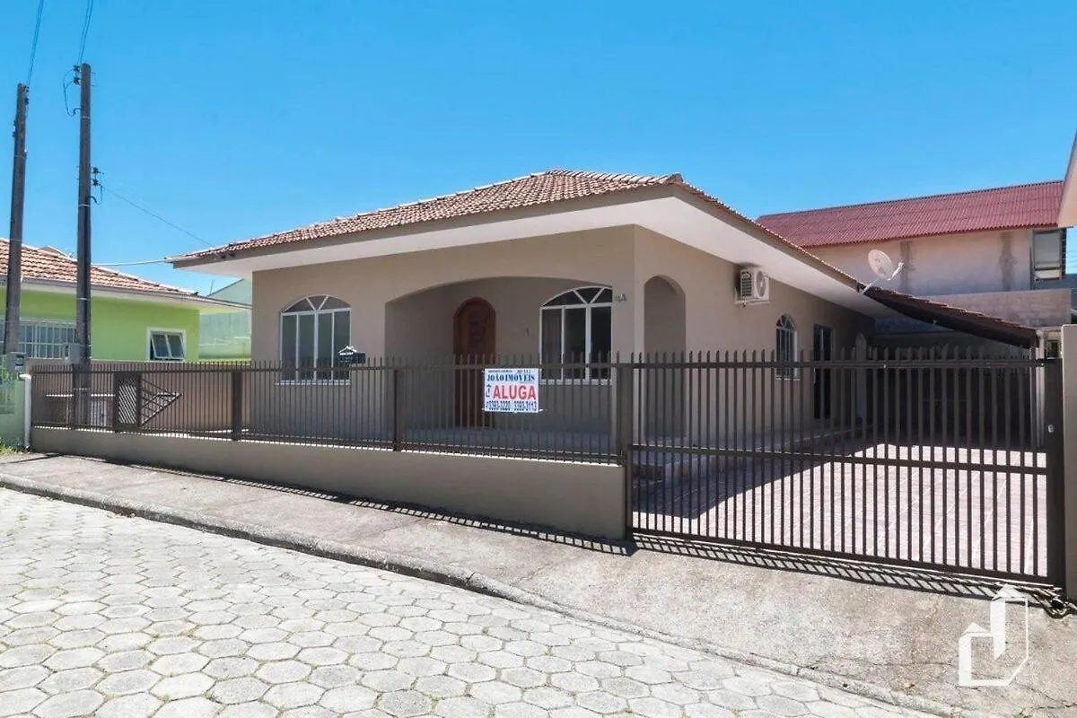 Casa Com 03 Dormitorios Bombinhas